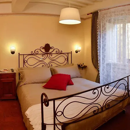 Vicolo Della Scala 2*