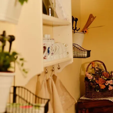 Vicolo Della Scala 2*